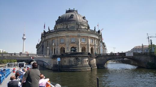 Being in Berlin means also some sightseeing. Beautiful weather and a boat makes it a lot of fun…