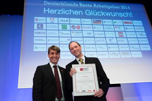 Christian Twardawa (COO) mit Deutschlands Beste Arbeitgeber 2014 Urkunde